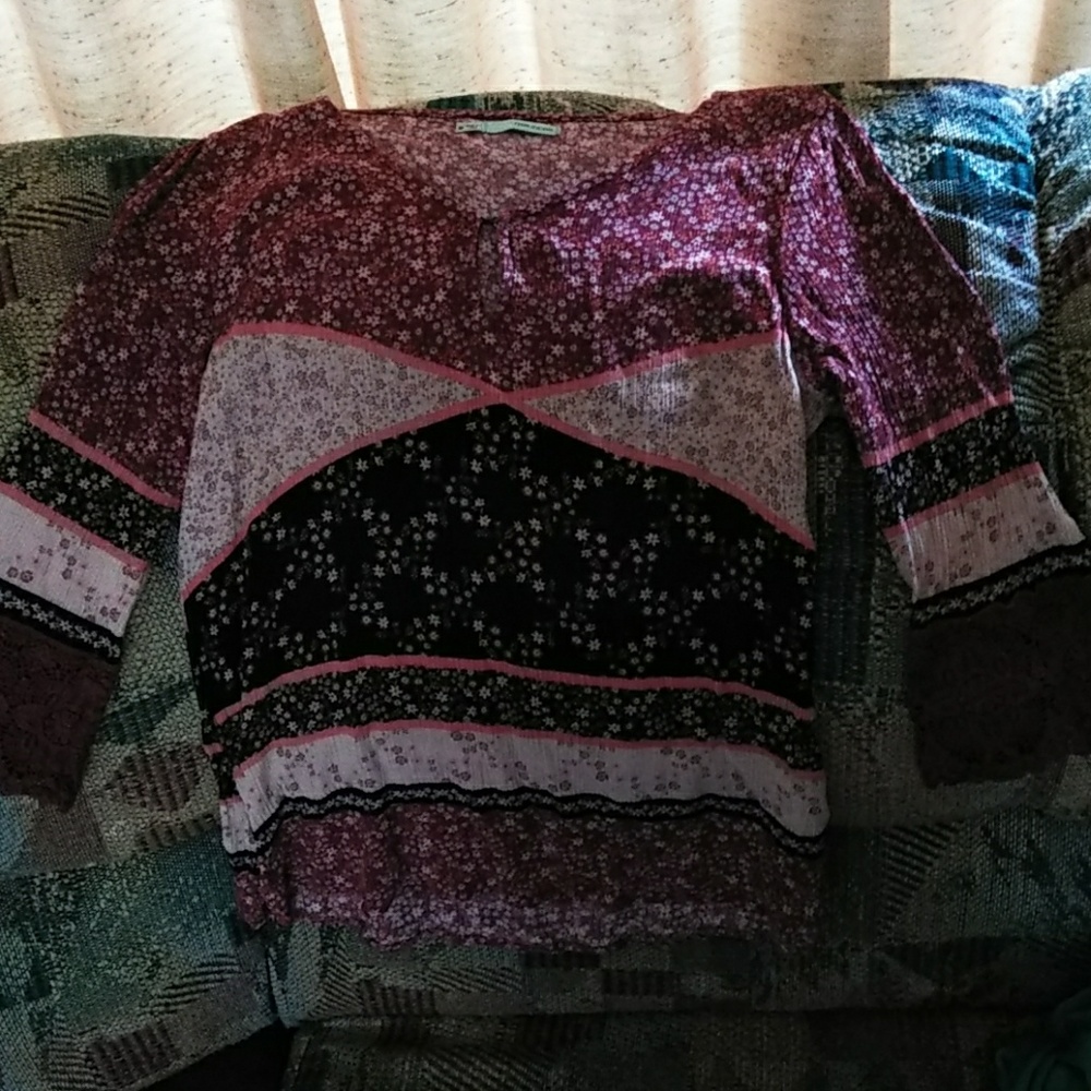 Maurices maroon blouse with flower design